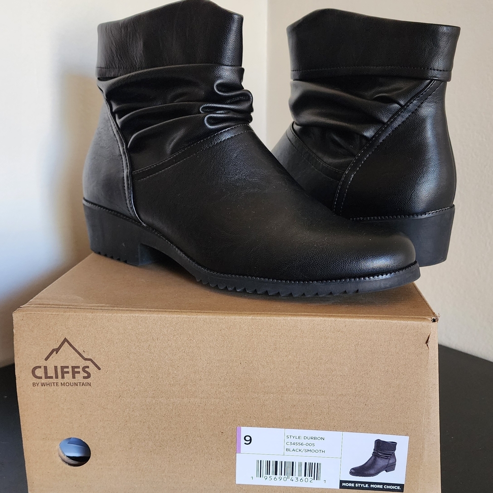 Cliffs by WHITE MOUNTAIN Sleek Black Ankle Boots